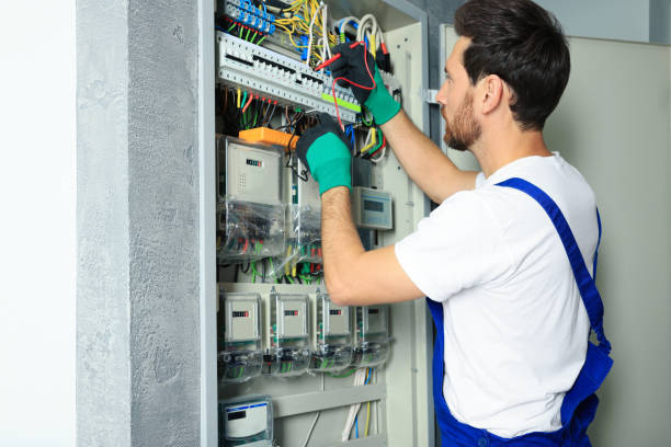 Best Affordable Electrician  in Oak Hills, OR